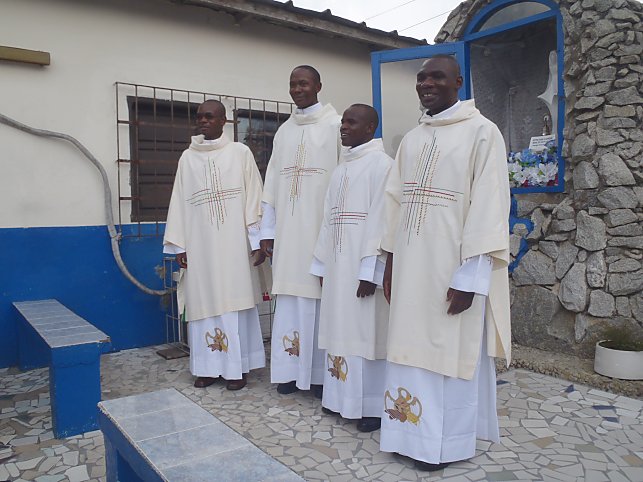 Diaconat Abidjan. Florent au premier plan